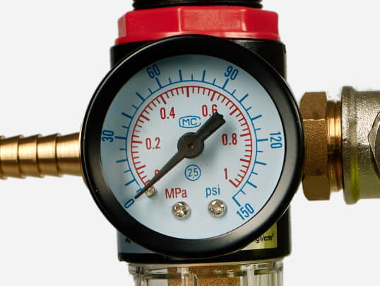 Манометр и клапан сброса давления по ГОСТ